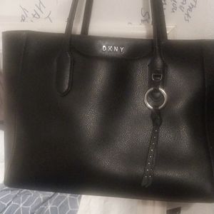 DKNY SHOULDER BAG BLACK LEATHER  large size 15 in long and 91/2 in tall